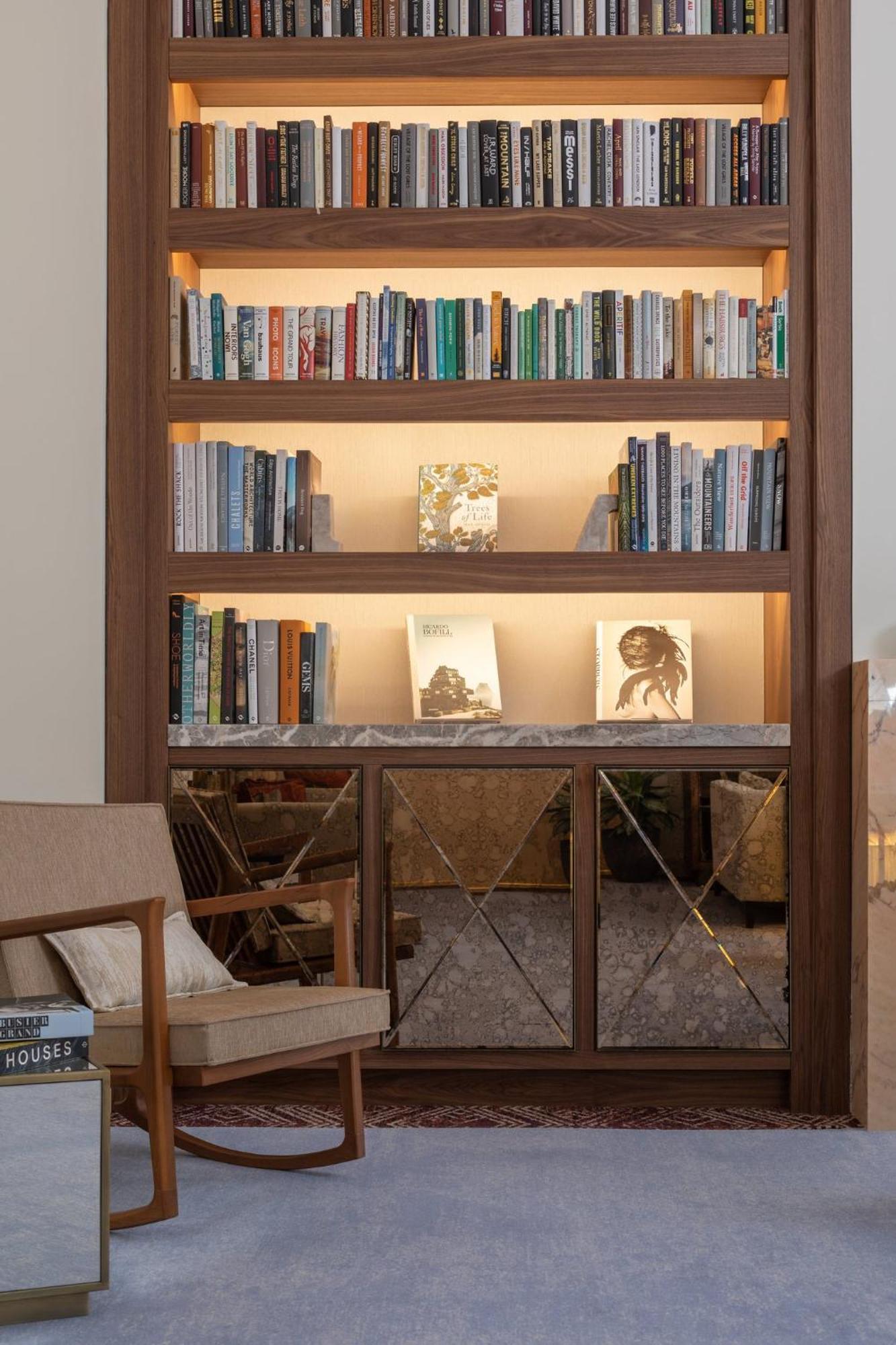 Viceroy Kopaonik Serbia Ngoại thất bức ảnh A bookcase with a built-in light