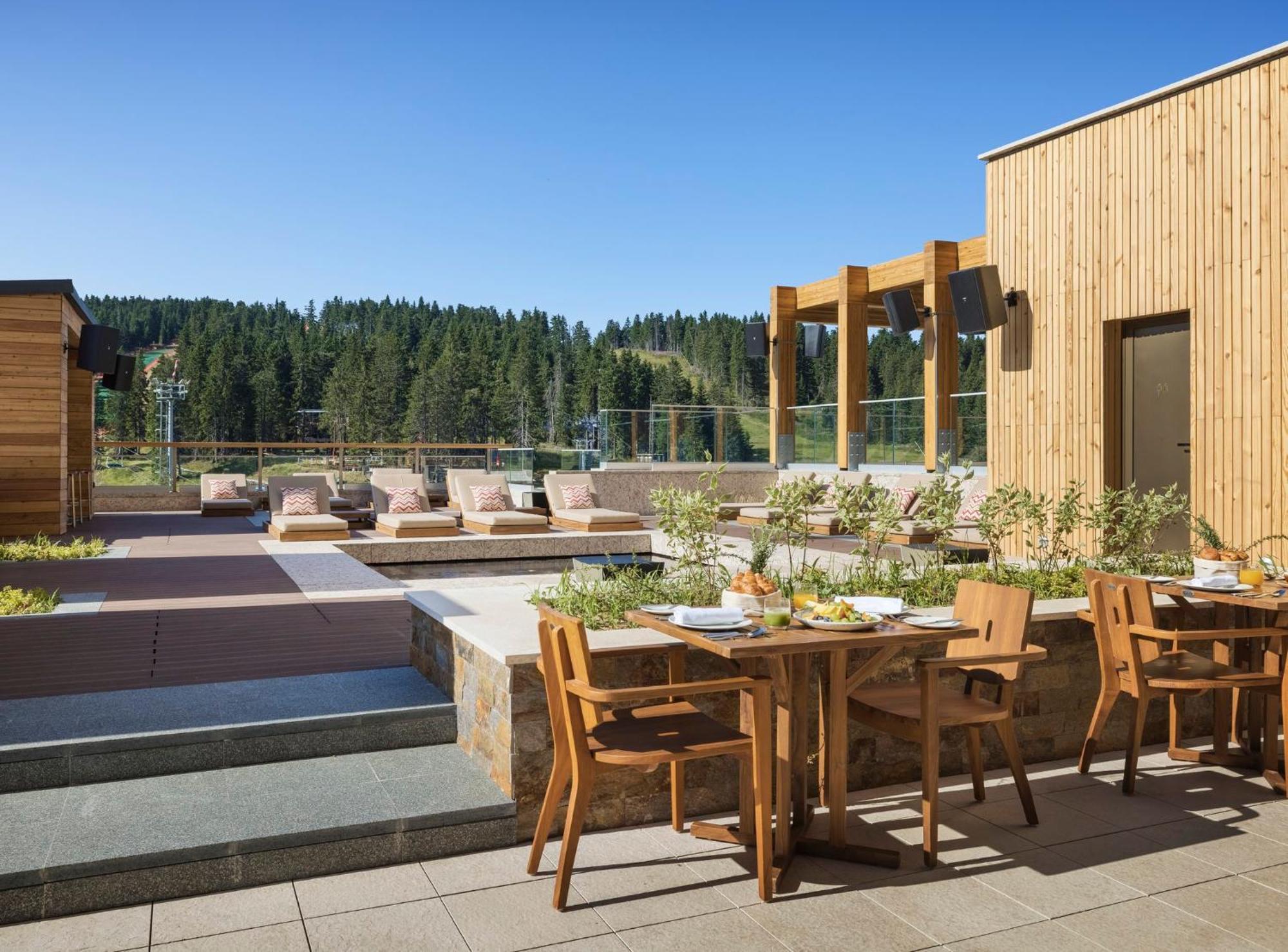 Viceroy Kopaonik Serbia Ngoại thất bức ảnh The rooftop terrace at the Hotel
