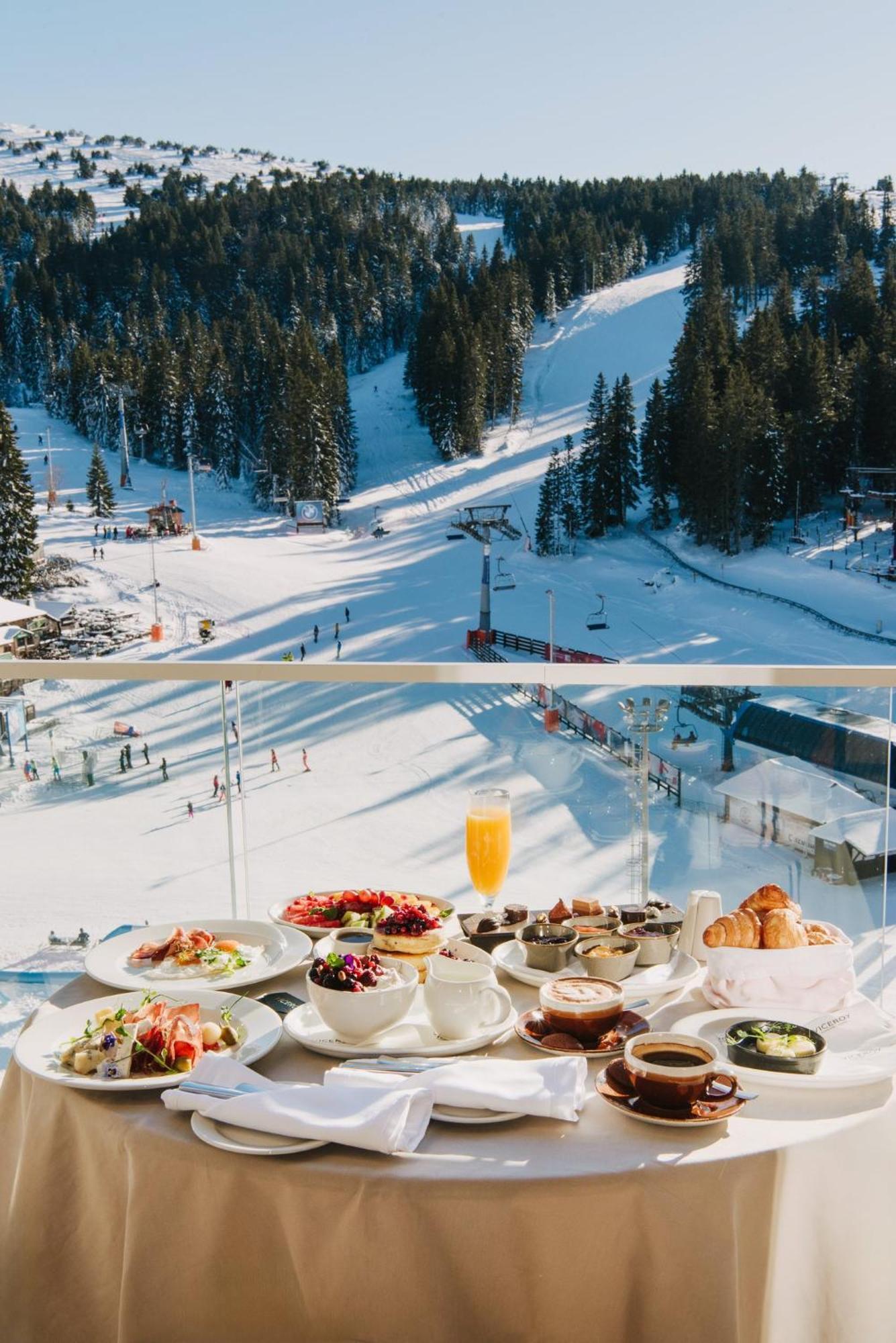 Viceroy Kopaonik Serbia Ngoại thất bức ảnh Breakfast at the Hotel